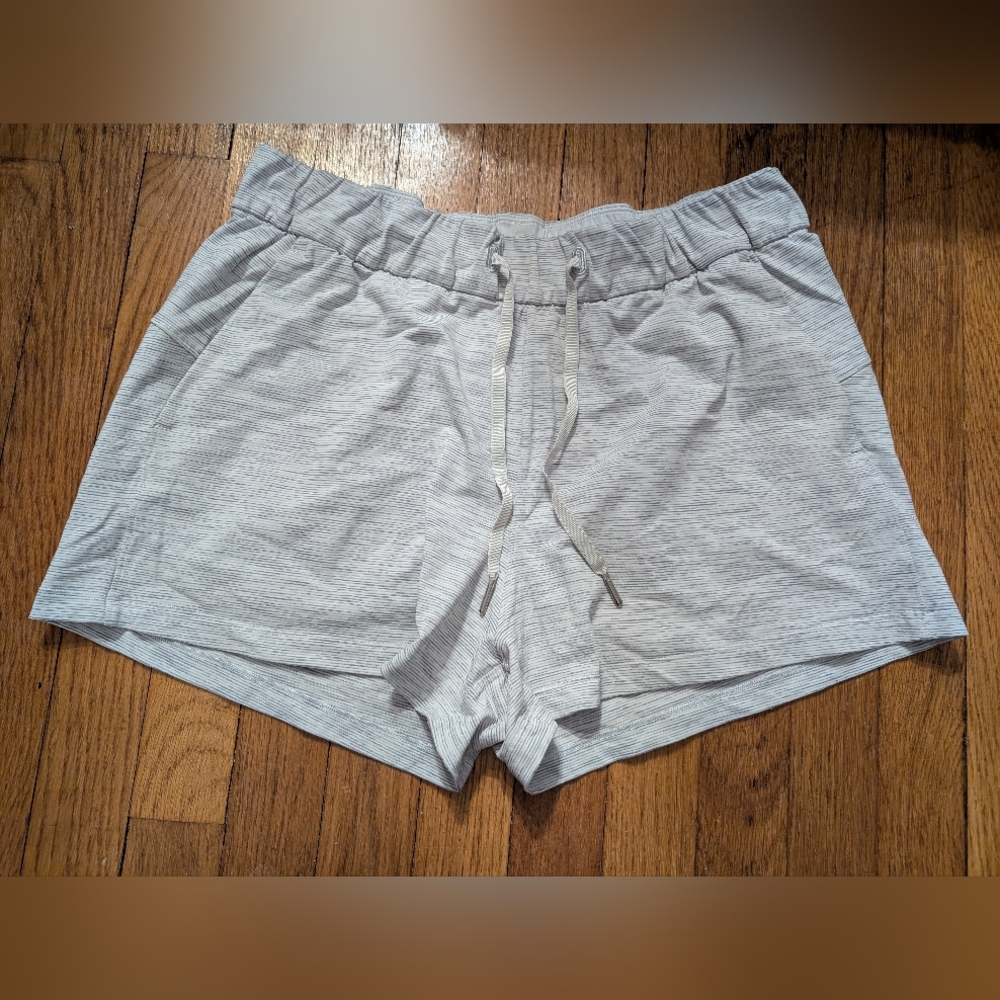 Lululemon On The Fly Shorts Wee Are From Space Alpine White Ice Grey 10